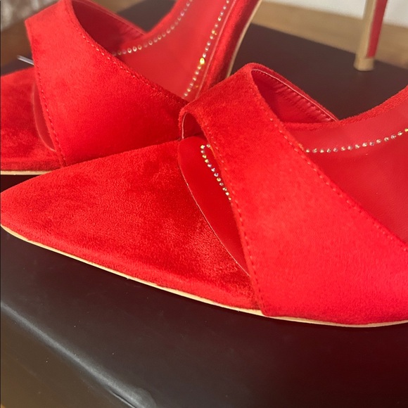 Sexy Red Stiletto Grazia Cape Robbin heels. New in box size 8 - Picture 3 of 10